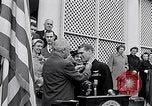 Immagine di Thomas Hudner Medal of Honor Washington DC White House USA, 1951, secondo 39 filmato di repertorio 65675034415