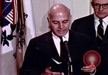 Immagine di Lyndon B Johnson Washington DC White House USA, 1969, secondo 29 filmato di repertorio 65675034428