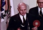 Immagine di Lyndon B Johnson Washington DC White House USA, 1969, secondo 34 filmato di repertorio 65675034428