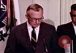 Immagine di Lyndon B Johnson Washington DC White House USA, 1969, secondo 22 filmato di repertorio 65675034429