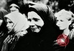 Standbild Massaker von Katyn des polnischen Vinnitsa Ukraine Sowjetunion, 1944, aus Sekunde 15 historischem Filmmaterial Videoclip 65675034441