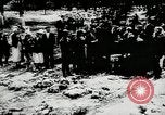 Standbild Massaker von Katyn des polnischen Vinnitsa Ukraine Sowjetunion, 1944, aus Sekunde 20 historischem Filmmaterial Videoclip 65675034441
