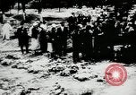 Standbild Massaker von Katyn des polnischen Vinnitsa Ukraine Sowjetunion, 1944, aus Sekunde 21 historischem Filmmaterial Videoclip 65675034441