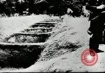 Standbild Massaker von Katyn des polnischen Vinnitsa Ukraine Sowjetunion, 1944, aus Sekunde 32 historischem Filmmaterial Videoclip 65675034441