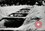 Standbild Massaker von Katyn des polnischen Vinnitsa Ukraine Sowjetunion, 1944, aus Sekunde 33 historischem Filmmaterial Videoclip 65675034441