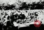 Standbild Massaker von Katyn des polnischen Vinnitsa Ukraine Sowjetunion, 1944, aus Sekunde 55 historischem Filmmaterial Videoclip 65675034441