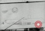 Standbild Deutsches U-Boot Matrosen in Zweiten Weltkrieg Deutschland, 1942, aus Sekunde 21 historischem Filmmaterial Videoclip 65675034448