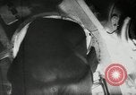 Standbild Deutsches U-Boot Matrosen in Zweiten Weltkrieg Deutschland, 1942, aus Sekunde 57 historischem Filmmaterial Videoclip 65675034448