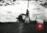 Standbild italienische U-Boot Angriffe amerikanischer Frachter Zweiten Weltkrieg Mittelmeer, 1943, aus Sekunde 8 historischem Filmmaterial Videoclip 65675034454