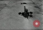 Standbild italienische U-Boot Angriffe amerikanischer Frachter Zweiten Weltkrieg Mittelmeer, 1943, aus Sekunde 35 historischem Filmmaterial Videoclip 65675034454