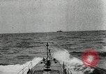 Standbild italienische U-Boot Angriffe amerikanischer Frachter Zweiten Weltkrieg Mittelmeer, 1943, aus Sekunde 41 historischem Filmmaterial Videoclip 65675034454