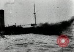 Standbild italienische U-Boot Angriffe amerikanischer Frachter Zweiten Weltkrieg Mittelmeer, 1943, aus Sekunde 45 historischem Filmmaterial Videoclip 65675034454