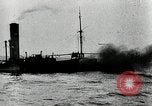 Standbild italienische U-Boot Angriffe amerikanischer Frachter Zweiten Weltkrieg Mittelmeer, 1943, aus Sekunde 46 historischem Filmmaterial Videoclip 65675034454
