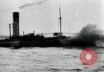 Standbild italienische U-Boot Angriffe amerikanischer Frachter Zweiten Weltkrieg Mittelmeer, 1943, aus Sekunde 47 historischem Filmmaterial Videoclip 65675034454