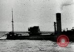 Standbild italienische U-Boot Angriffe amerikanischer Frachter Zweiten Weltkrieg Mittelmeer, 1943, aus Sekunde 50 historischem Filmmaterial Videoclip 65675034454