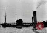 Standbild italienische U-Boot Angriffe amerikanischer Frachter Zweiten Weltkrieg Mittelmeer, 1943, aus Sekunde 52 historischem Filmmaterial Videoclip 65675034454