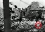 Standbild Deutsche Infanterie Angriff Stalingrad und Leningrad Russland, 1943, aus Sekunde 24 historischem Filmmaterial Videoclip 65675034455
