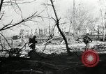 Standbild Deutsche Infanterie Angriff Stalingrad und Leningrad Russland, 1943, aus Sekunde 32 historischem Filmmaterial Videoclip 65675034455