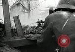 Standbild Deutsche Infanterie Angriff Stalingrad und Leningrad Russland, 1943, aus Sekunde 40 historischem Filmmaterial Videoclip 65675034455