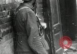 Standbild Deutsche Infanterie Angriff Stalingrad und Leningrad Russland, 1943, aus Sekunde 52 historischem Filmmaterial Videoclip 65675034455