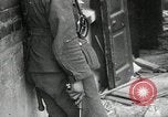 Standbild Deutsche Infanterie Angriff Stalingrad und Leningrad Russland, 1943, aus Sekunde 53 historischem Filmmaterial Videoclip 65675034455