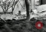 Standbild Deutsche Infanterie Angriff Stalingrad und Leningrad Russland, 1943, aus Sekunde 57 historischem Filmmaterial Videoclip 65675034455