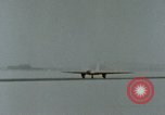 Standbild MX-324 Flugzeuge Harper Dry Lake California USA, 1944, aus Sekunde 36 historischem Filmmaterial Videoclip 65675034457