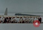 Standbild MX-324 Flying wing aircraft Harper Dry Lake California USA, 1944, aus Sekunde 25 historischem Filmmaterial Videoclip 65675034458