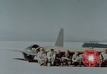 Standbild MX-324 Flying wing aircraft Harper Dry Lake California USA, 1944, aus Sekunde 33 historischem Filmmaterial Videoclip 65675034458