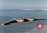 Standbild N-9M-Flugzeug Harper Dry Lake California USA, 1944, aus Sekunde 35 historischem Filmmaterial Videoclip 65675034462