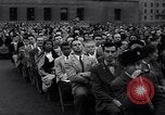 Standbild Menschen während der Andacht New York United States USA, 1948, aus Sekunde 13 historischem Filmmaterial Videoclip 65675034484