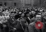 Standbild Menschen während der Andacht New York United States USA, 1948, aus Sekunde 15 historischem Filmmaterial Videoclip 65675034484