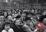 Standbild Menschen während der Andacht New York United States USA, 1948, aus Sekunde 20 historischem Filmmaterial Videoclip 65675034484