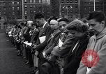 Standbild Menschen während der Andacht New York United States USA, 1948, aus Sekunde 23 historischem Filmmaterial Videoclip 65675034484