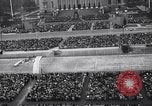 Standbild Menschen während der Andacht New York United States USA, 1948, aus Sekunde 35 historischem Filmmaterial Videoclip 65675034484
