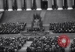Standbild Menschen während der Andacht New York United States USA, 1948, aus Sekunde 56 historischem Filmmaterial Videoclip 65675034484