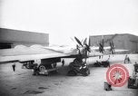 Standbild XB-35 Nurflügler-Flugzeugtest California United States USA, 1946, aus Sekunde 20 historischem Filmmaterial Videoclip 65675034485