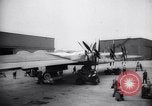 Standbild XB-35 Nurflügler-Flugzeugtest California United States USA, 1946, aus Sekunde 21 historischem Filmmaterial Videoclip 65675034485