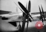 Standbild XB-35 Nurflügler-Flugzeugtest California United States USA, 1946, aus Sekunde 24 historischem Filmmaterial Videoclip 65675034485