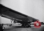 Standbild XB-35 Nurflügler-Flugzeugtest California United States USA, 1946, aus Sekunde 32 historischem Filmmaterial Videoclip 65675034485