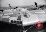 Standbild XB-35 Nurflügler-Flugzeugtest California United States USA, 1946, aus Sekunde 35 historischem Filmmaterial Videoclip 65675034485