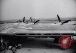 Standbild XB-35 Nurflügler-Flugzeugtest California United States USA, 1946, aus Sekunde 42 historischem Filmmaterial Videoclip 65675034485