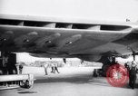 Standbild XB-35 Nurflügler-Flugzeugtest California United States USA, 1946, aus Sekunde 45 historischem Filmmaterial Videoclip 65675034485