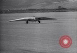 Standbild XB-35 Nurflügler-Flugzeugtest California United States USA, 1946, aus Sekunde 51 historischem Filmmaterial Videoclip 65675034485