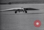 Standbild XB-35 Nurflügler-Flugzeugtest California United States USA, 1946, aus Sekunde 53 historischem Filmmaterial Videoclip 65675034485