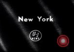 Standbild Santa Claus in New York Parade New York City USA, 1961, aus Sekunde 1 historischem Filmmaterial Videoclip 65675034496