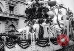 Standbild Santa Claus in New York Parade New York City USA, 1961, aus Sekunde 4 historischem Filmmaterial Videoclip 65675034496