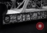 Standbild Santa Claus in New York Parade New York City USA, 1961, aus Sekunde 8 historischem Filmmaterial Videoclip 65675034496