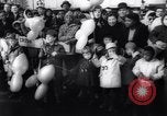 Standbild Santa Claus in New York Parade New York City USA, 1961, aus Sekunde 12 historischem Filmmaterial Videoclip 65675034496