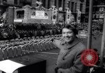Standbild Santa Claus in New York Parade New York City USA, 1961, aus Sekunde 25 historischem Filmmaterial Videoclip 65675034496